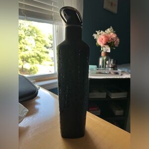 Brumate leopard water bottle - never used!